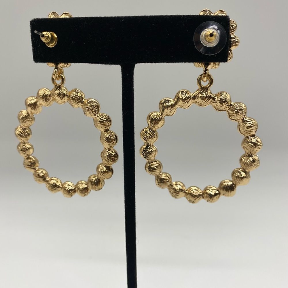 ✨ 🆕 ✨STUNNING STATEMENT HOOPS✨🏷✨ - Picture 6 of 9